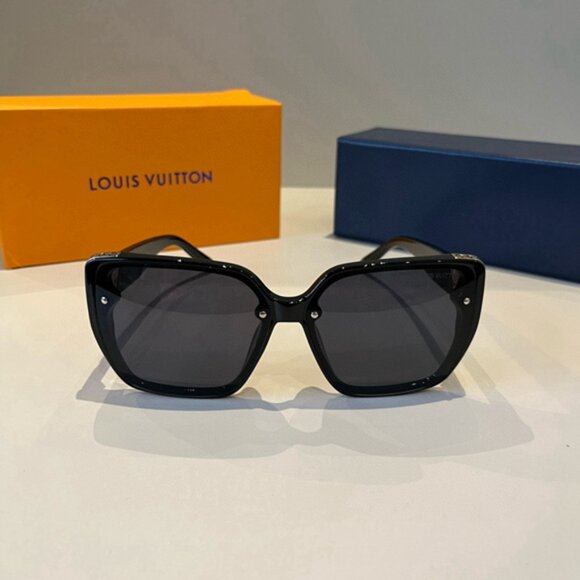 Louis Vuitton Women\'s Black Sunglasses main image 6